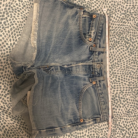 Levis 501 light wash blue jean shorts - Picture 7 of 7